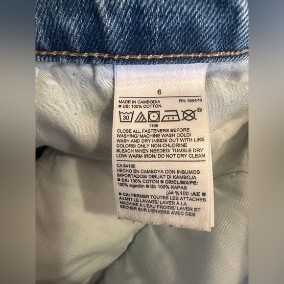 Old Navy Women High Rise Ripped Boyfriend Jeans Button fly Size 6 - Picture 7 of 8